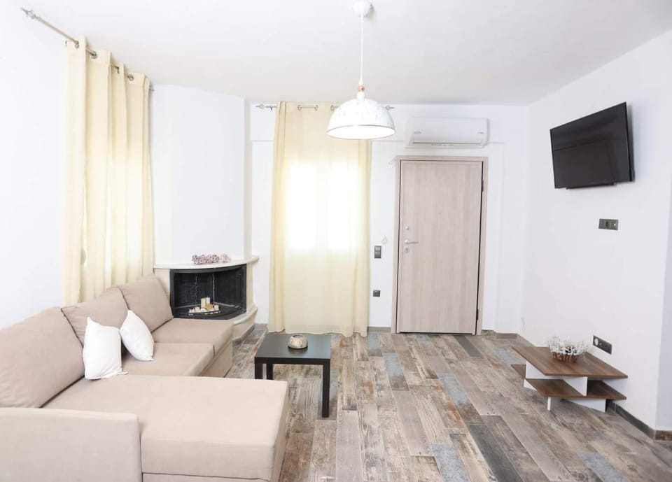 Communal lounge/ TV room, Living room, Seating area