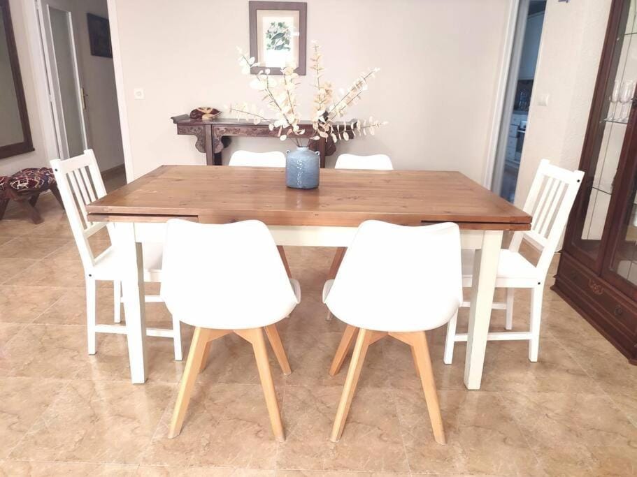 Charming & Spacious Apartment in Historic Centre & short walk to Beach Apartment in Alicante