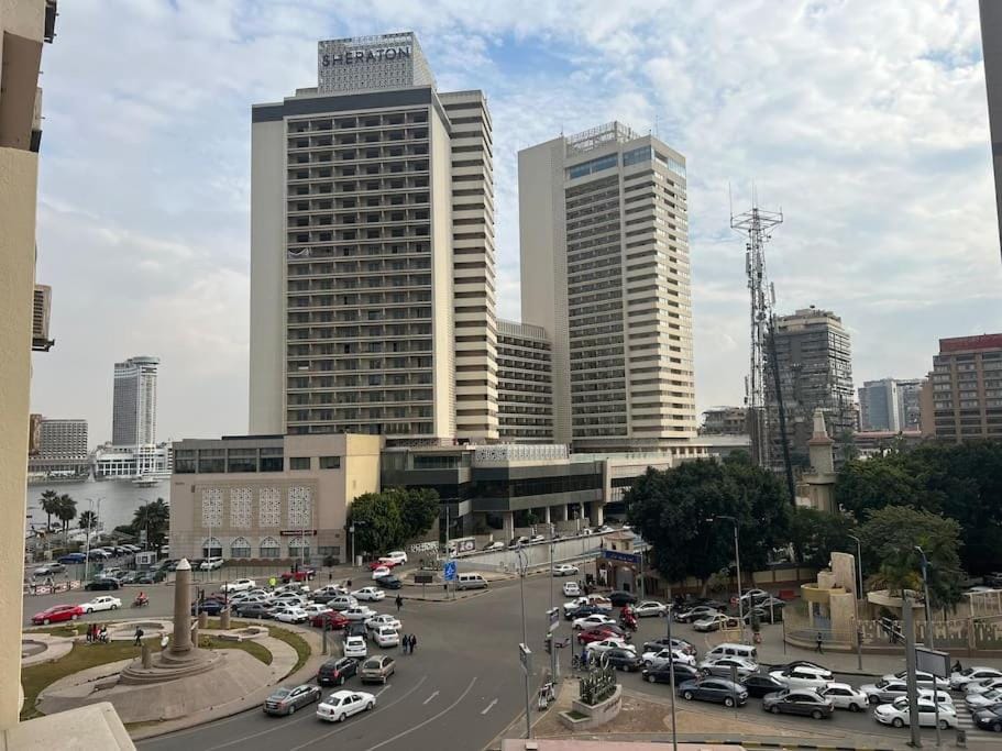 Property building, Day, Neighbourhood, Bird's eye view, City view, Street view, Location, Parking