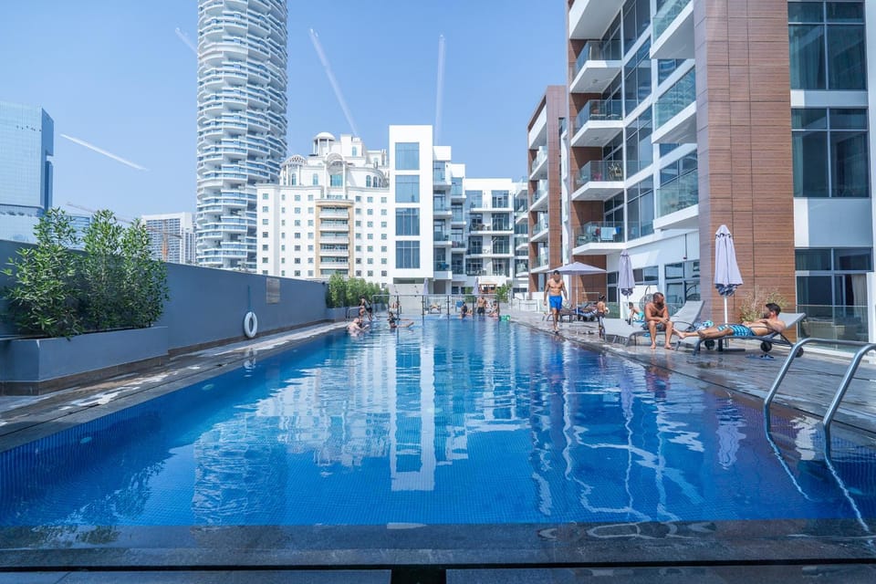 Modern Comfort in a Spacious Apartment - Suiteable Apartment in Dubai