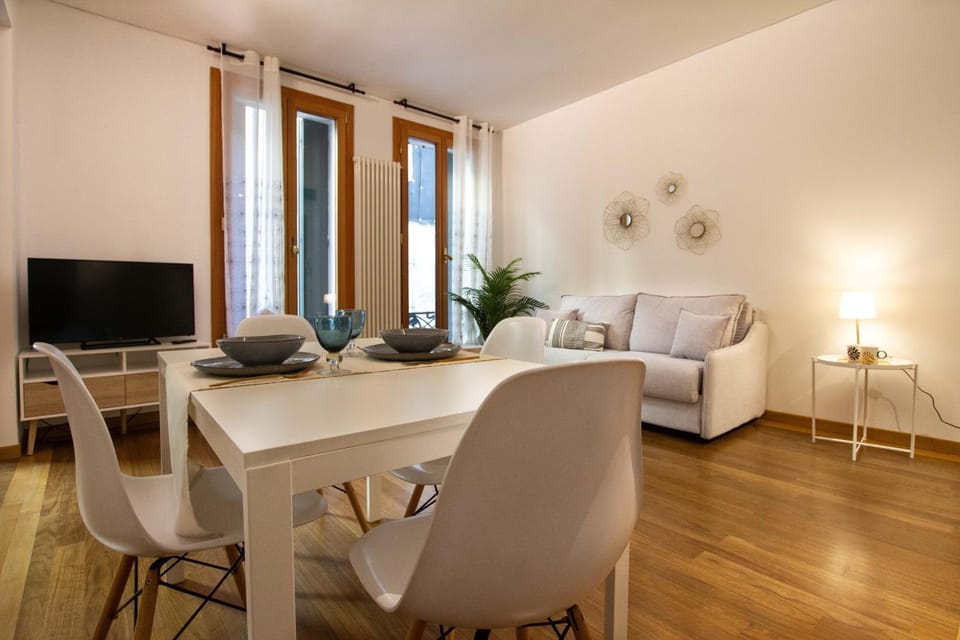 TV and multimedia, Living room, Dining area