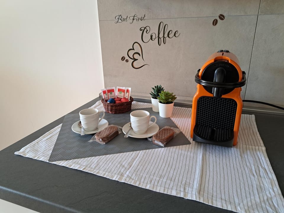 Coffee/tea facilities, Kitchen or kitchenette