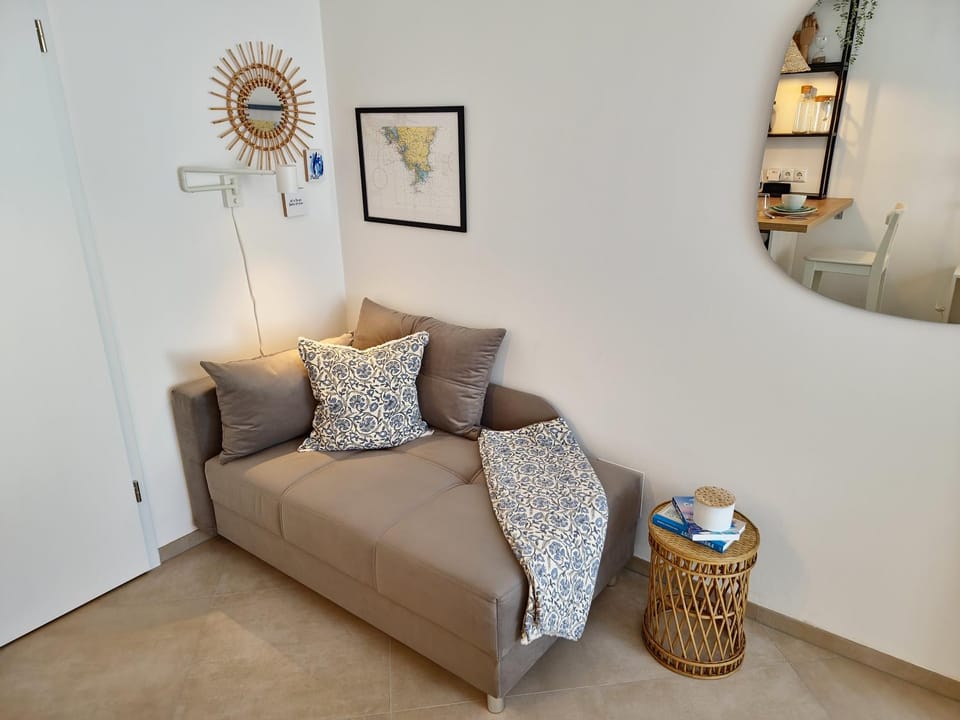 Living room, Decorative detail, Seating area