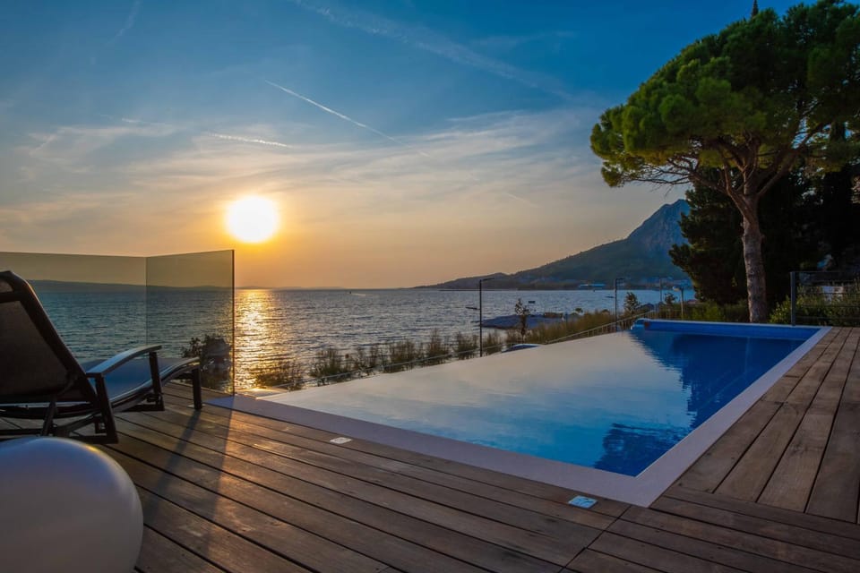 Mountain view, Pool view, Swimming pool