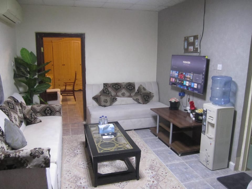 Communal lounge/ TV room, TV and multimedia, Living room, Seating area, Evening entertainment