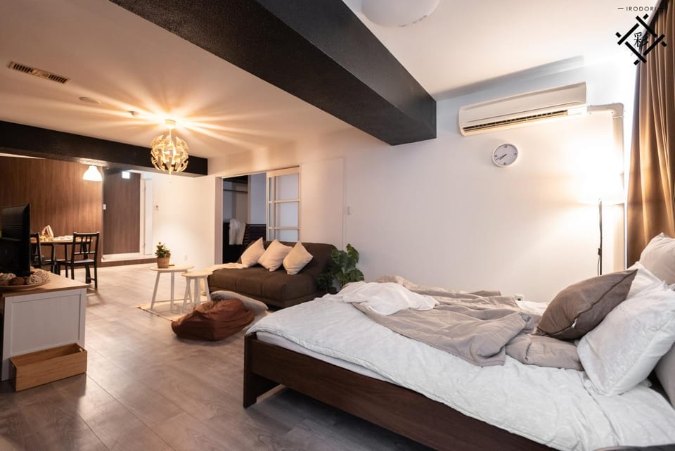 Photo of the whole room, Seating area, Bedroom