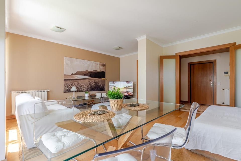 Deluxe Condominium with Ocean View Apartment in Porto
