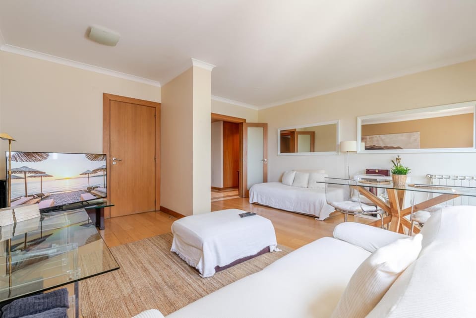 Deluxe Condominium with Ocean View Apartment in Porto