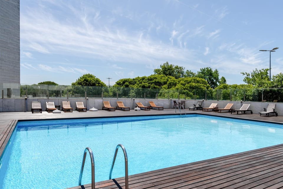 Deluxe Condominium with Ocean View Apartment in Porto