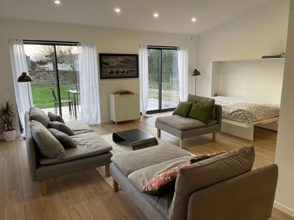 Bed, Living room
