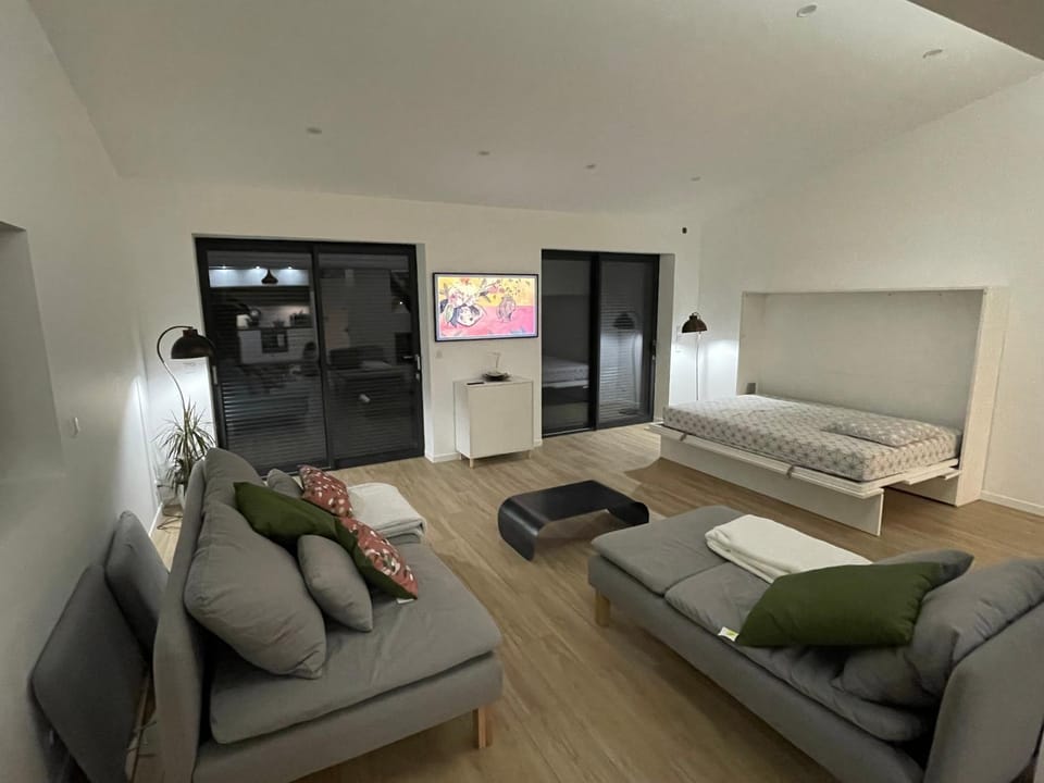 Bed, Living room