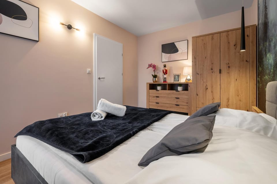 Bed, Photo of the whole room, Bedroom, towels, wardrobe