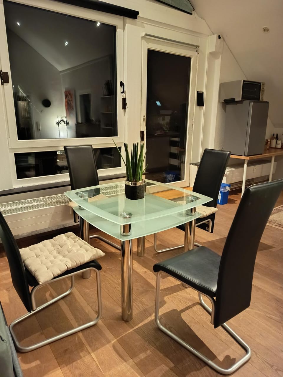 IN VILLA 60 qm APARTMENT max 4 per, 24 std Check-in,free parking, WIFI , TV, Apartment in Hanover