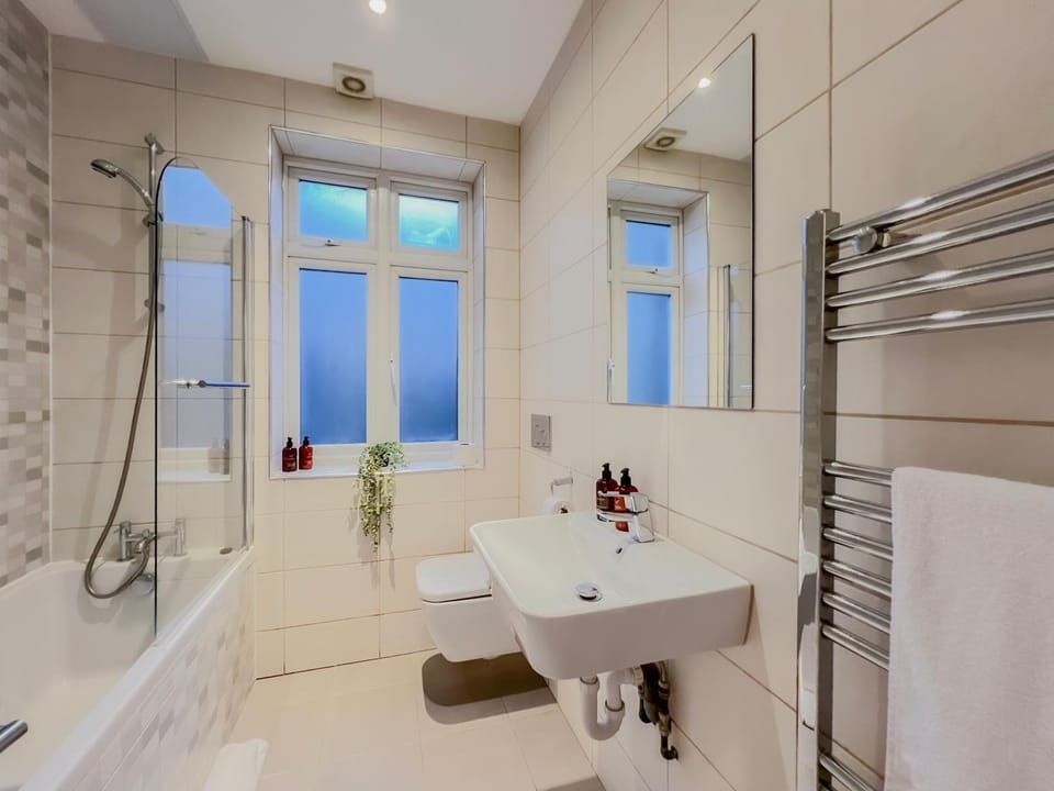 Shower, Bathroom, towels