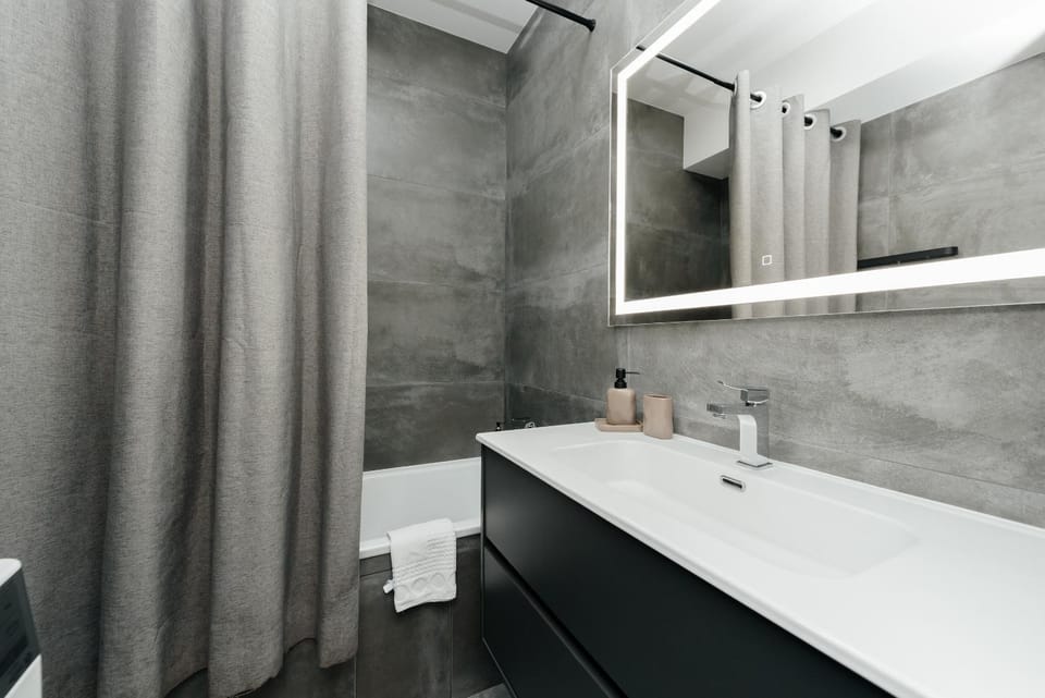 Bathroom, Bath, hair dryier, towels