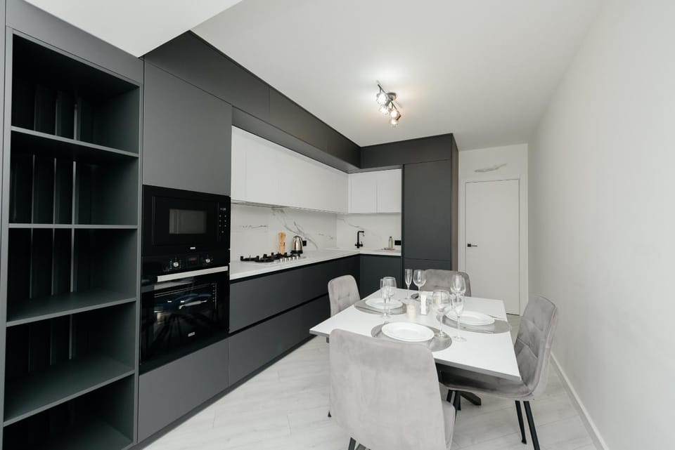 Kitchen or kitchenette, Dining area, oven, stove