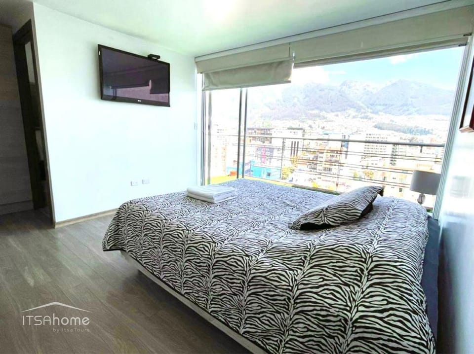 Photo of the whole room, City view