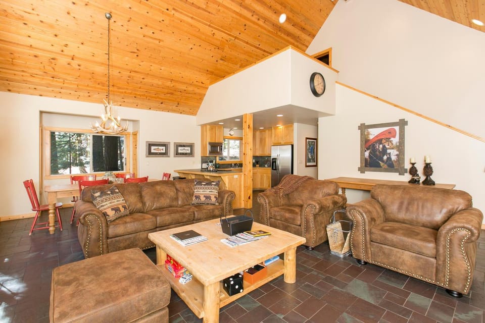 Interlaken West Shore 3BR Pet friendly, Walk to Lake Minutes from Skiing House in Sierra Nevada