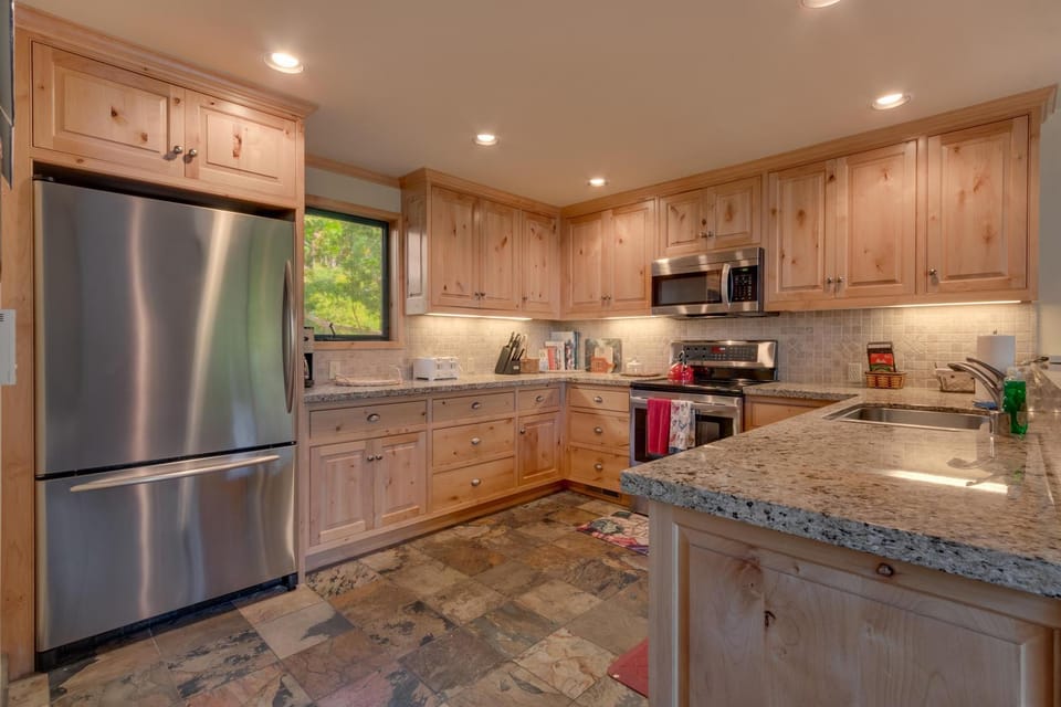 North Shore Lakeside Condo #8 by Tahoe Getaways - Updated 3 Story Condo Near Palisades Resort w HOA! House in Dollar Point