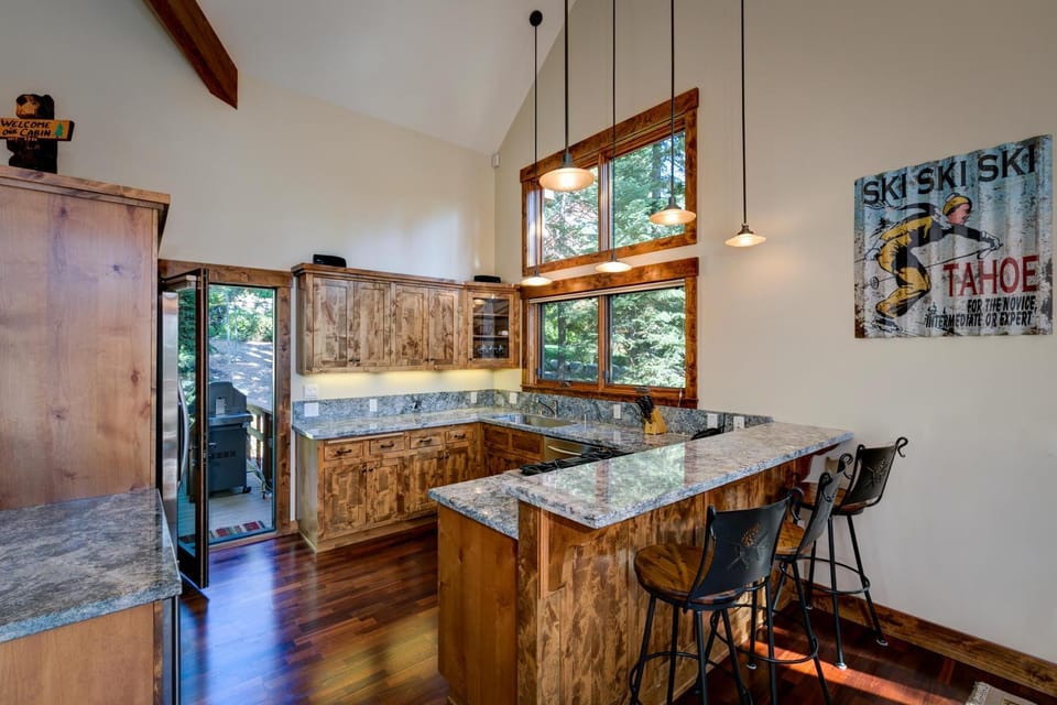 North Shore Bliss by Tahoe Getaways - 3 BR plus loft & Private Hot Tub House in Lake Tahoe