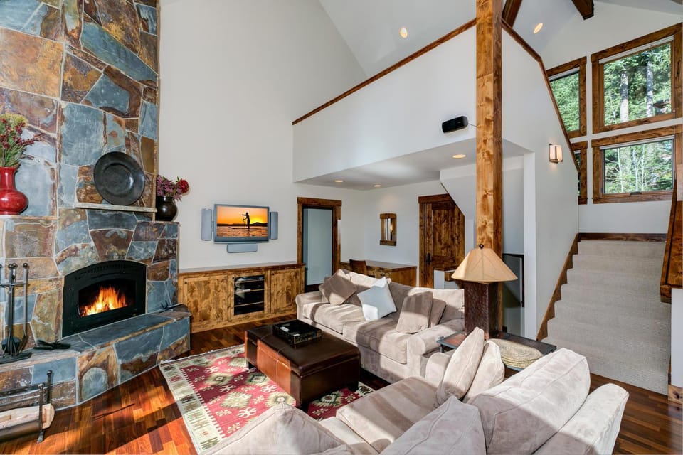 North Shore Bliss by Tahoe Getaways - 3 BR plus loft & Private Hot Tub House in Lake Tahoe