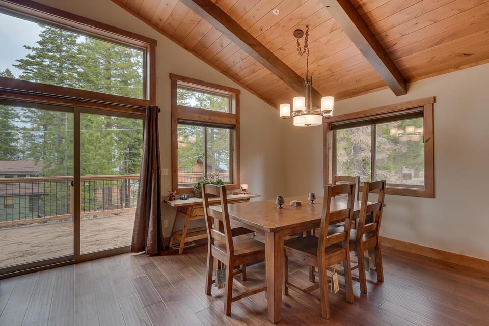 Skyland Jewel at Dollar Point - Luxury 3BR - Easy Winter Access House in Dollar Point