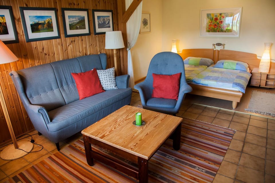 Bed, Living room, Photo of the whole room, Seating area, Bedroom