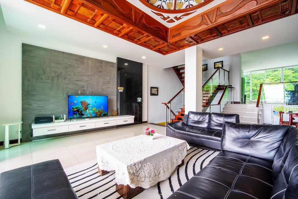 Communal lounge/ TV room, TV and multimedia, Living room, Seating area, Evening entertainment