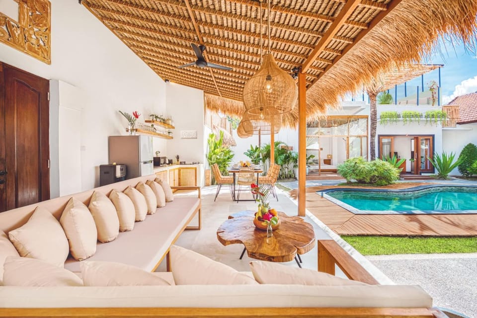 Villa Belize - Lush 4BDR villa rooftop terrace Villa in North Kuta