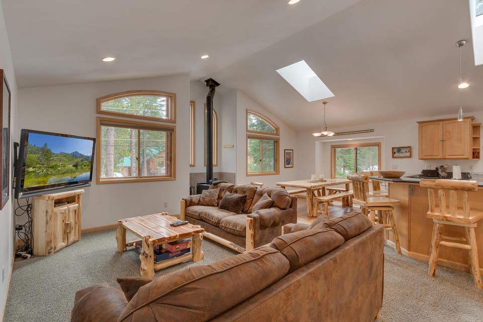Tahoma Charm on West Shore - Beautiful Open Concept 3 BR w Private Hot Tub House in Lake Tahoe