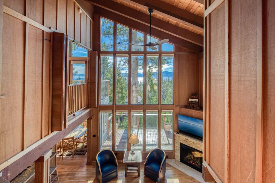 View at Dollar Point - Beautiful Lake Views with Sunny Deck, Quiet Neighborhood, Near Skiing House in Dollar Point