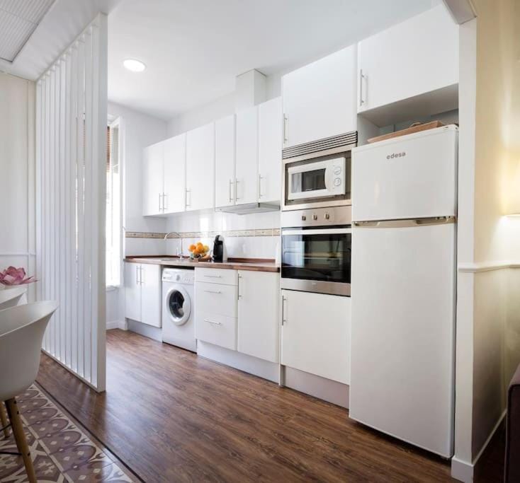 Family Century House with terrace and parking Apartment in Valencia