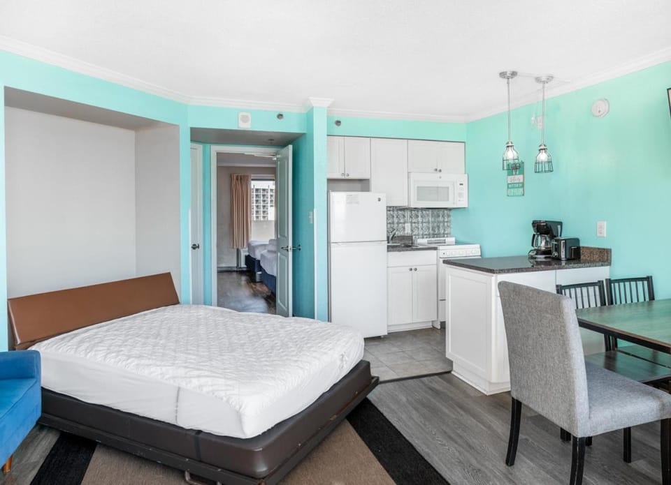 Immaculate Ocean View Suite!-Caravelle Resort 1004-Sleeps 6 Guests! House in Myrtle Beach