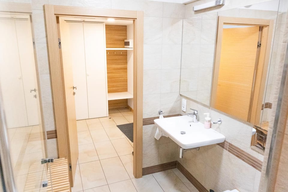 Bathroom, towels