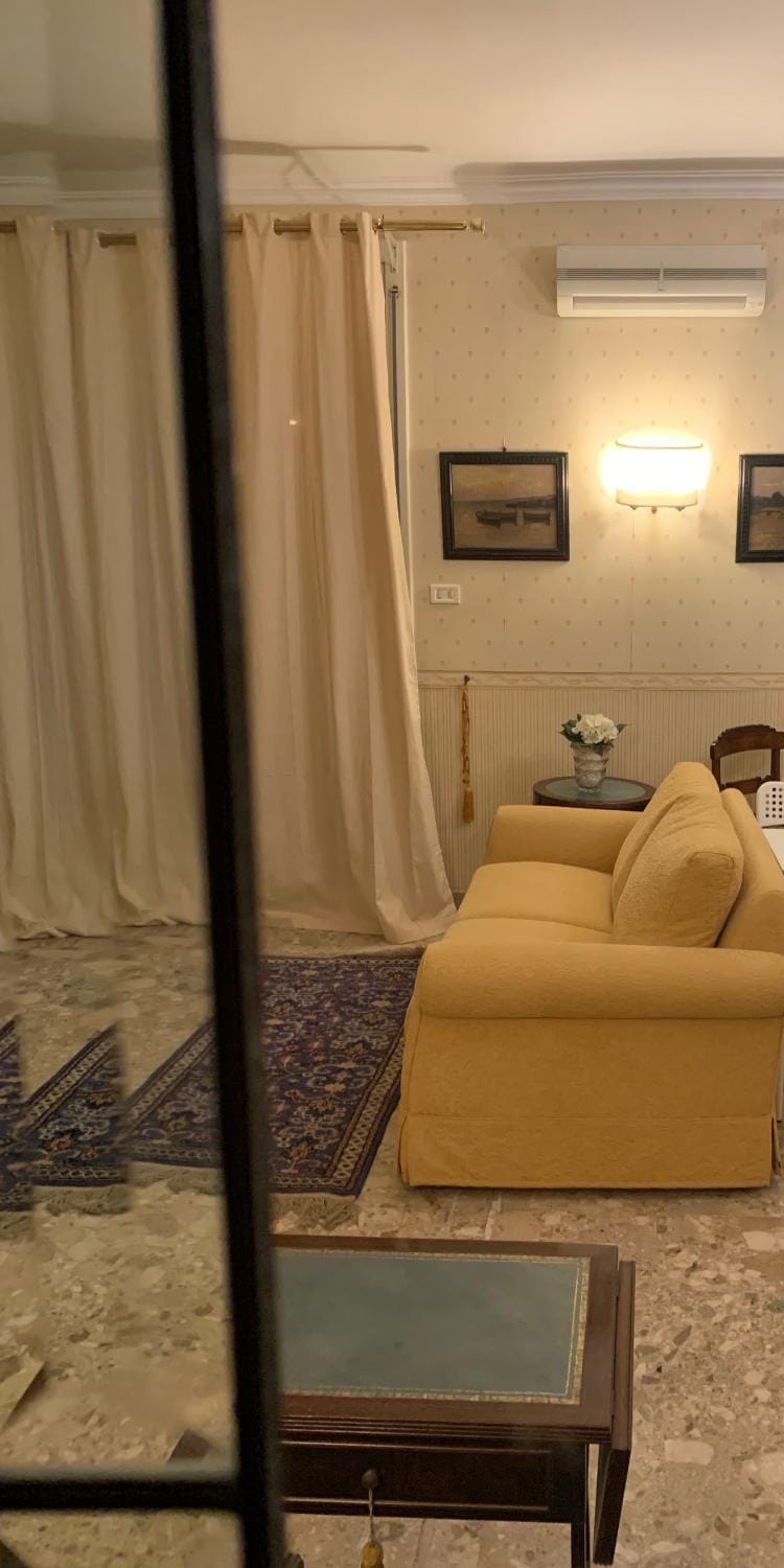 Living room, Photo of the whole room, Seating area