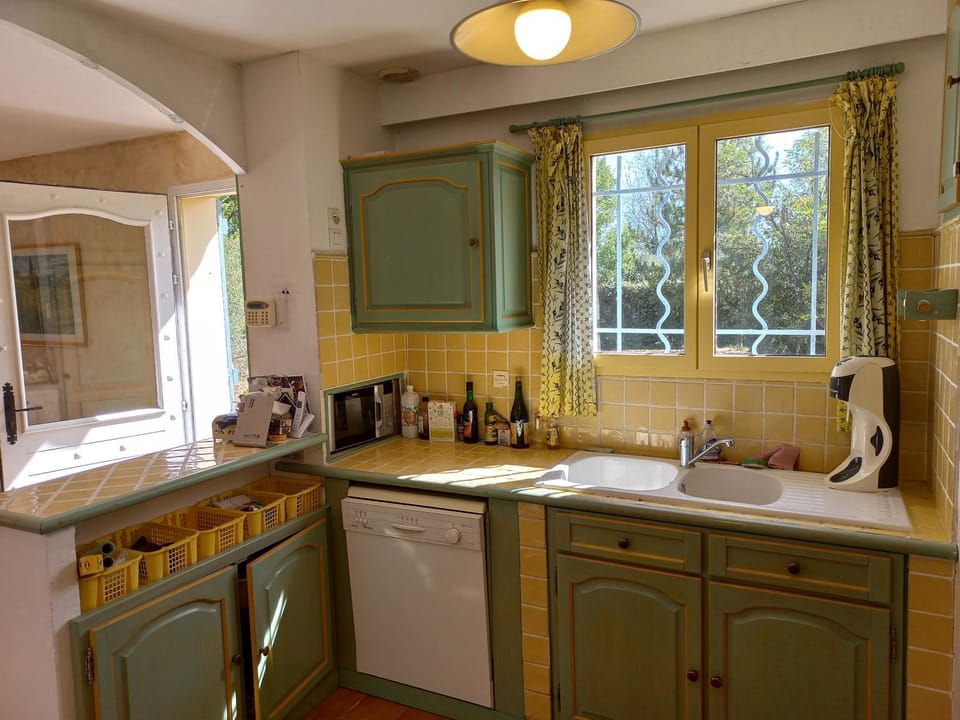 Coffee/tea facilities, Kitchen or kitchenette, dishwasher, minibar, pet friendly, stove