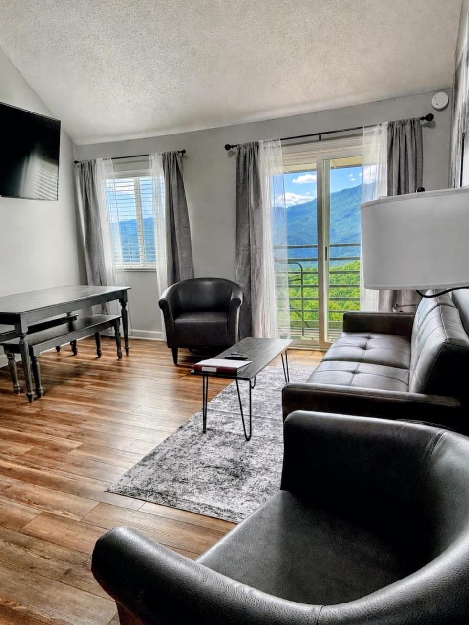TV and multimedia, Balcony/Terrace, Living room, Seating area, Dining area, Mountain view