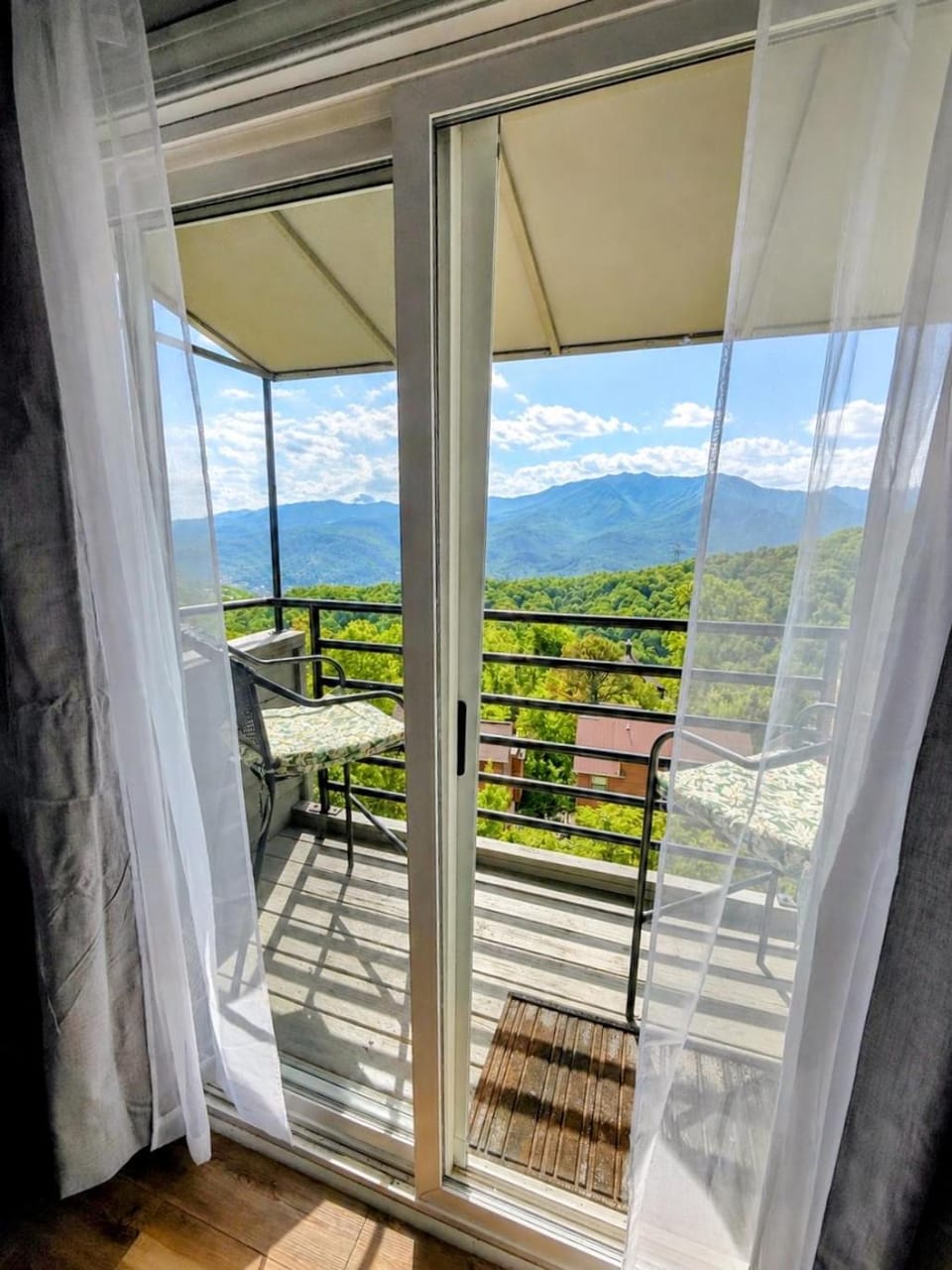 Balcony/Terrace, Mountain view