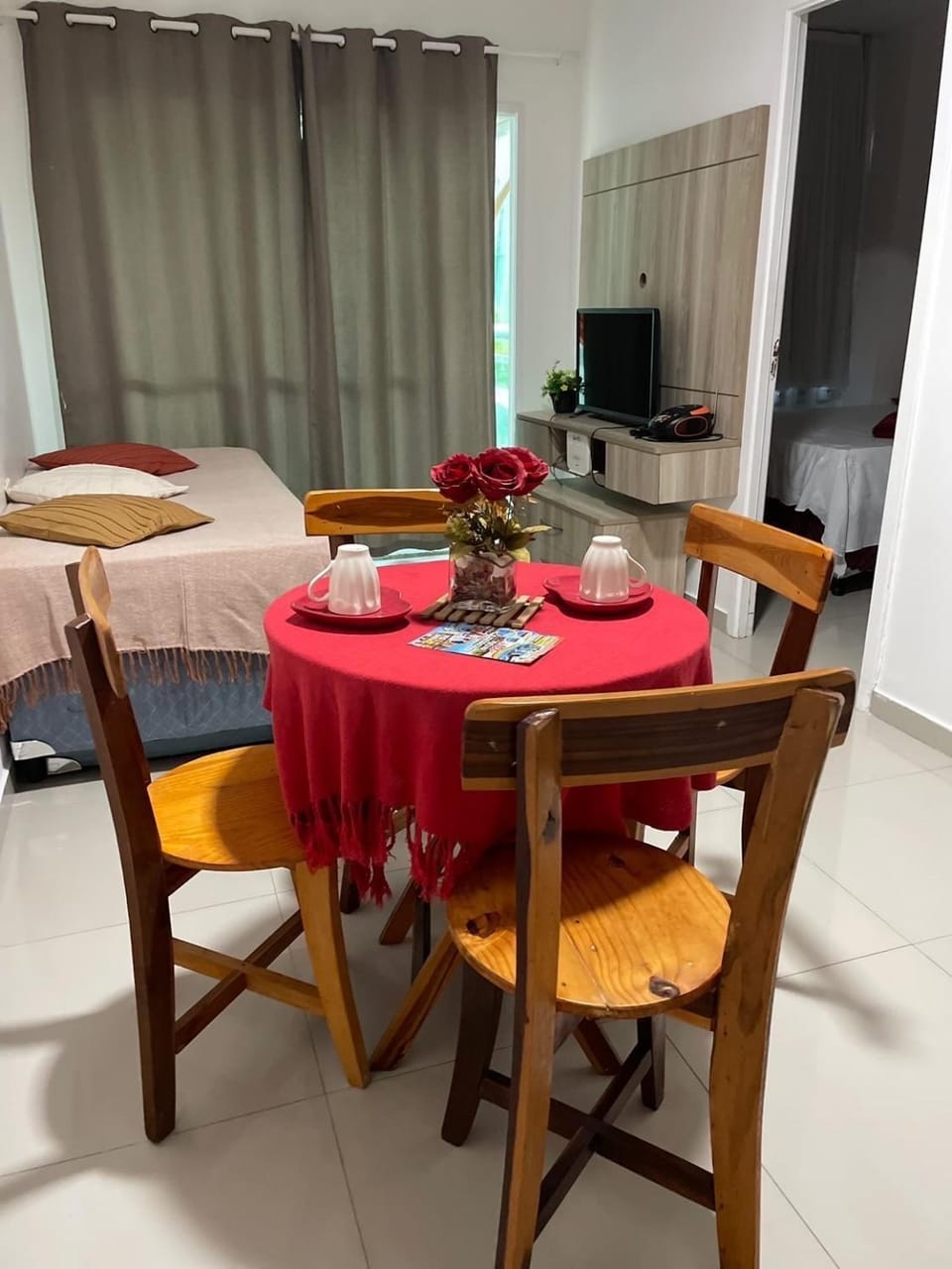 Kitchen or kitchenette, Living room, Seating area, Dining area