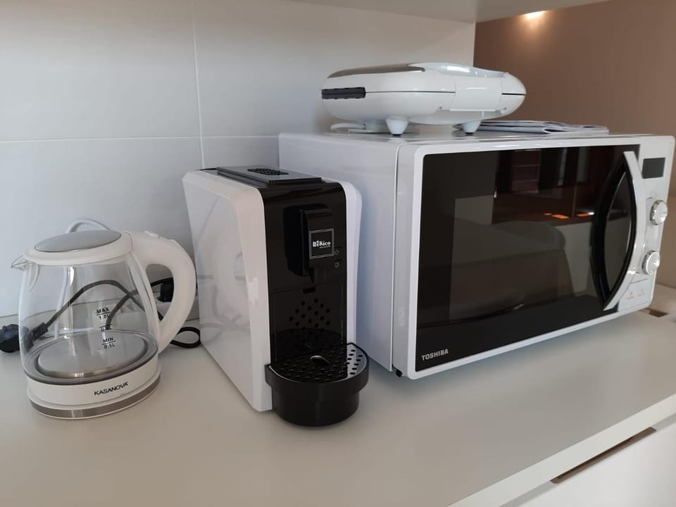 Coffee/tea facilities, minibar, toaster