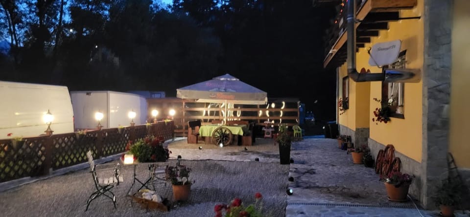 PENSIUNEA Mari Haus Bed and Breakfast in Brașov County