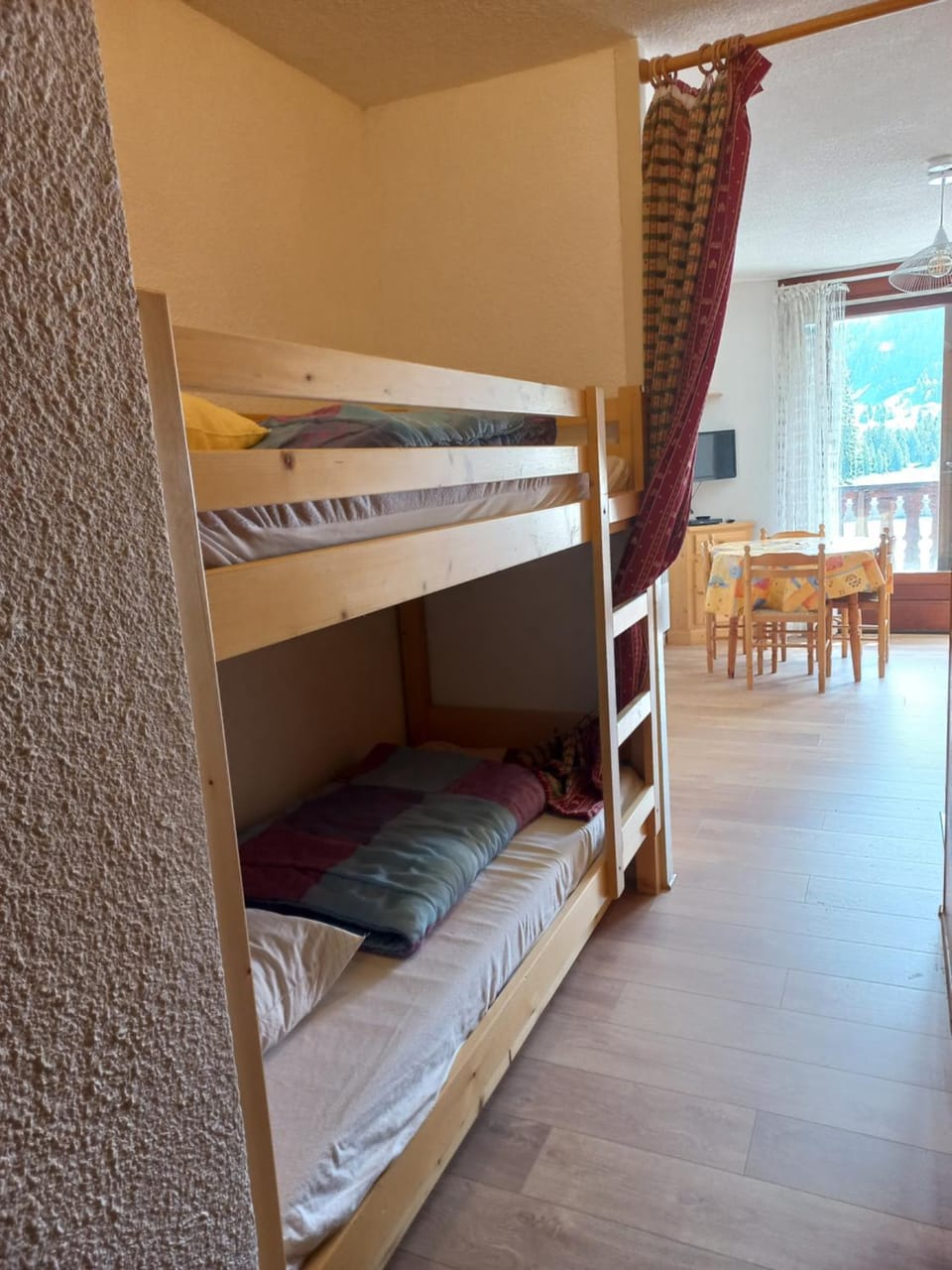 Bed, Photo of the whole room, bunk bed