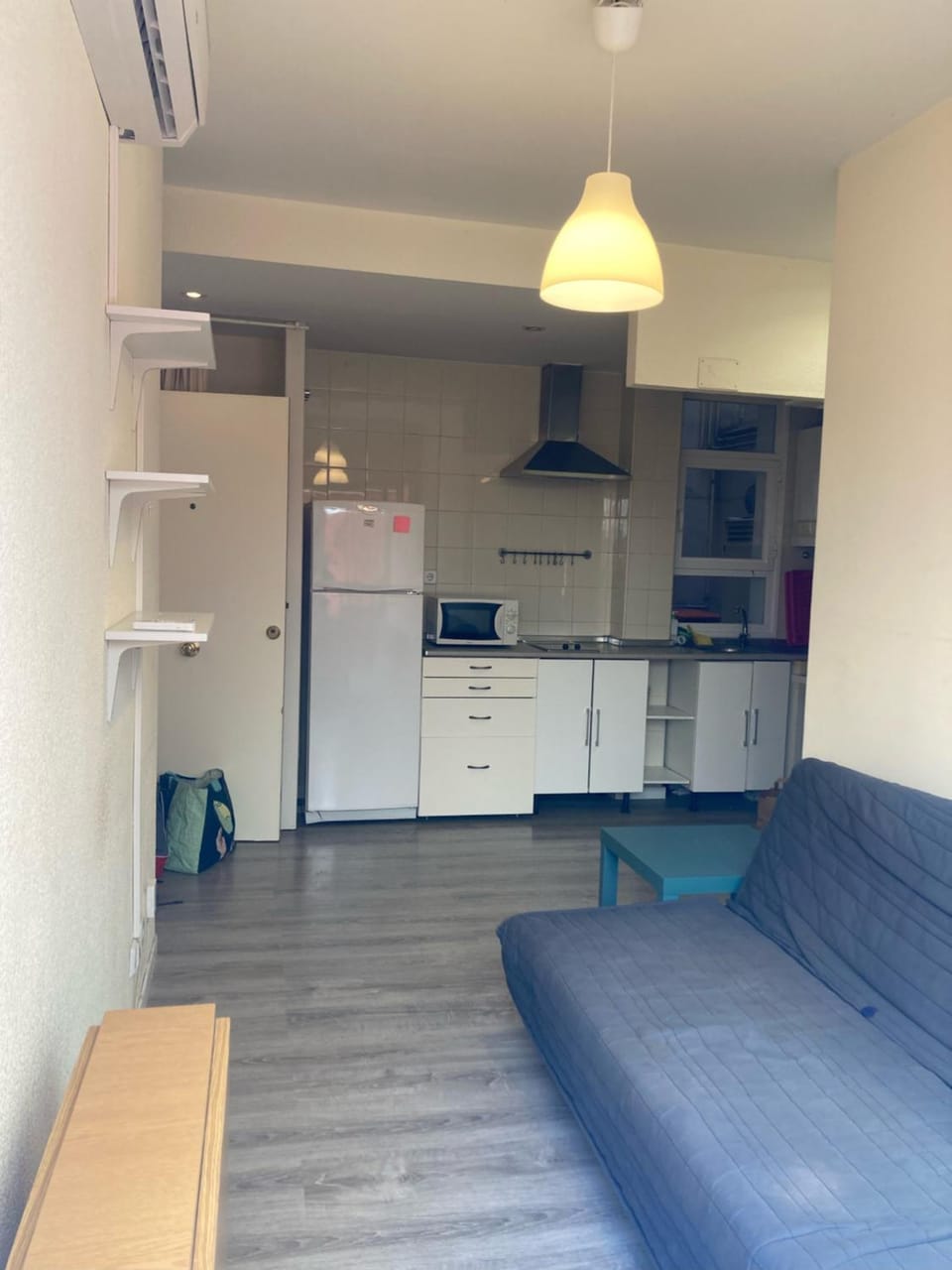 Kitchen or kitchenette, Living room, minibar, air conditioner