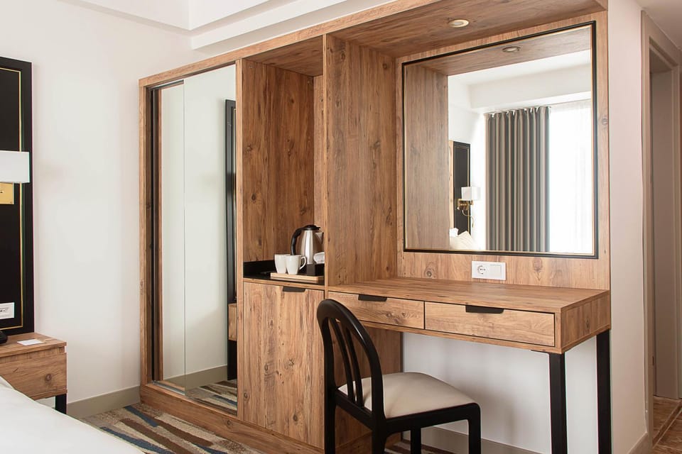 Bedroom, wardrobe