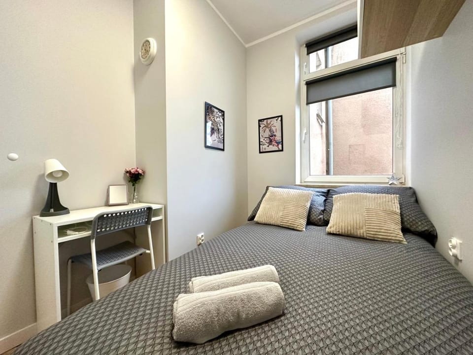 Bed, Photo of the whole room, Bedroom, hair dresser, towels