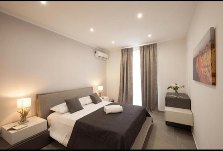 Photo of the whole room, Bedroom, air conditioner