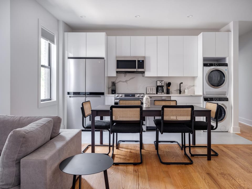Modern Three Bedroom Brooklyn Condo-Hotel Apartment in Manhattan