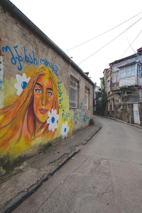 Neighbourhood, Street view