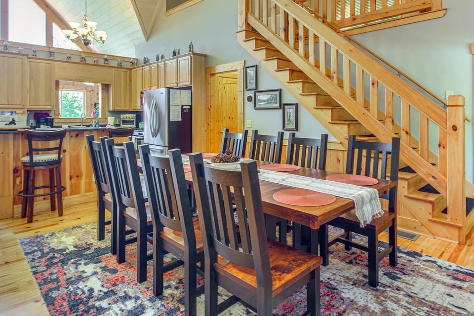 Ellijay Cabin w/ Hot Tub & Mountain Views Cabin in East Ellijay