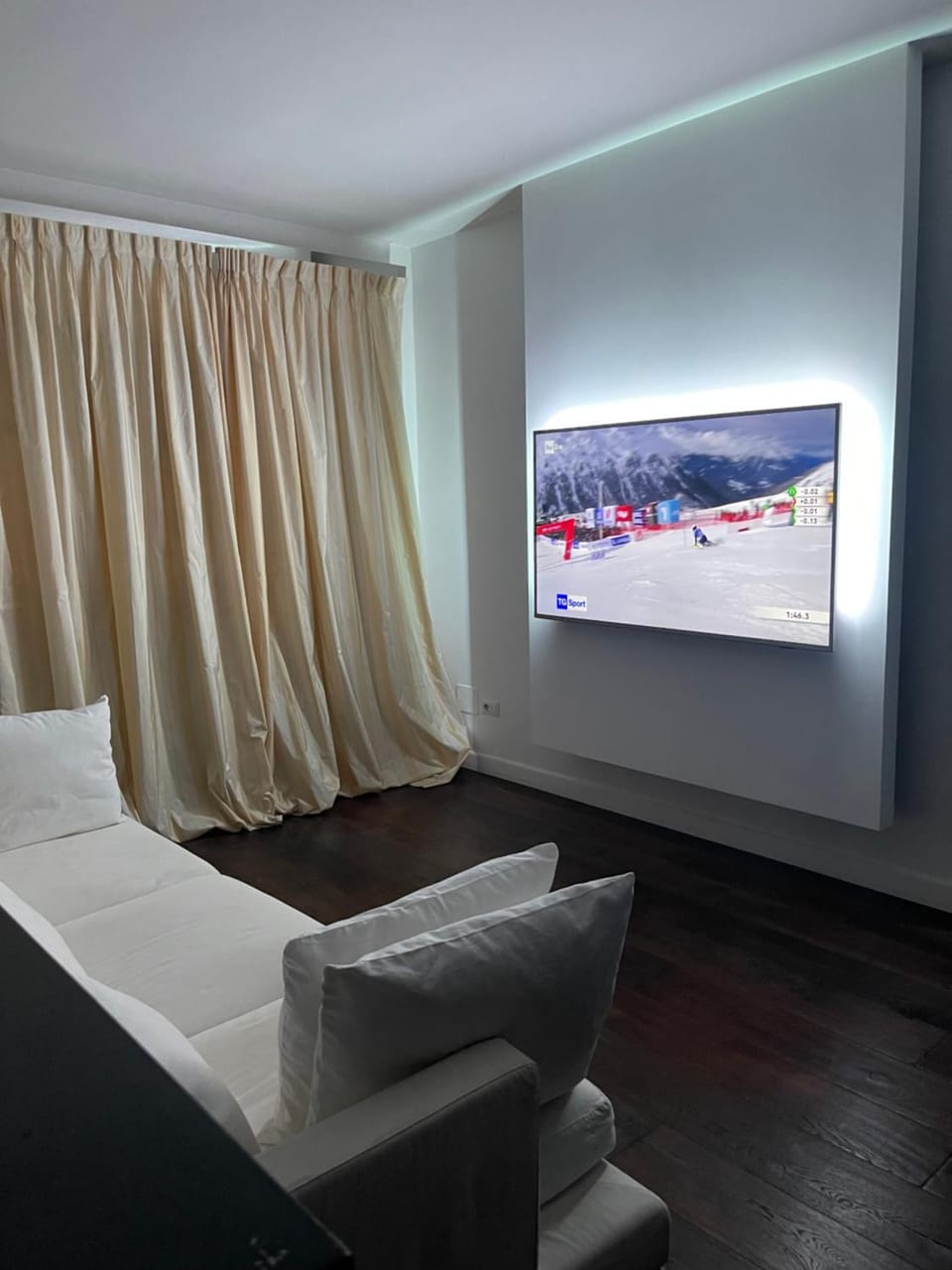 Communal lounge/ TV room, TV and multimedia, Evening entertainment